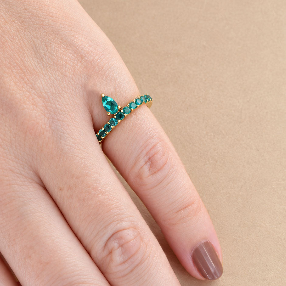 Varia Emerald Band Ring