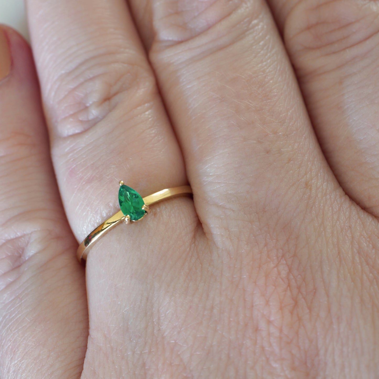 Emerald Teardrop Ring 18k Gold