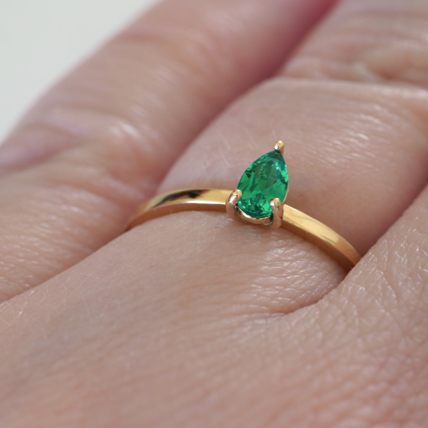 Emerald Teardrop Ring 18k Gold